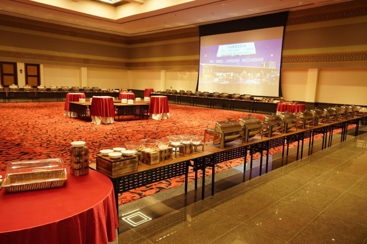 Hotel Manjeera Sarovar Premiere Rājahmundry Exterior foto