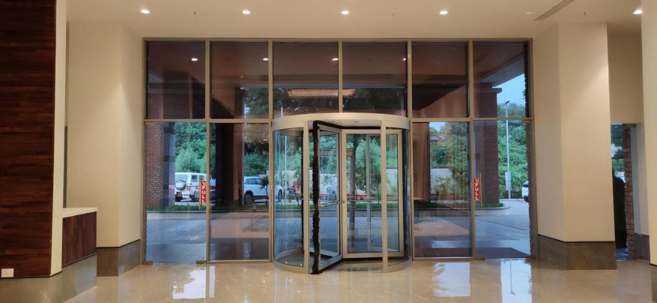 Hotel Manjeera Sarovar Premiere Rājahmundry Exterior foto
