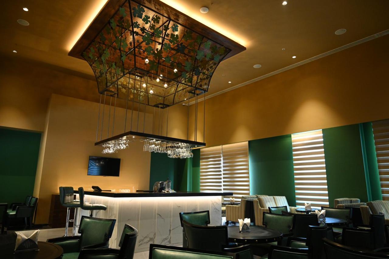 Hotel Manjeera Sarovar Premiere Rājahmundry Exterior foto