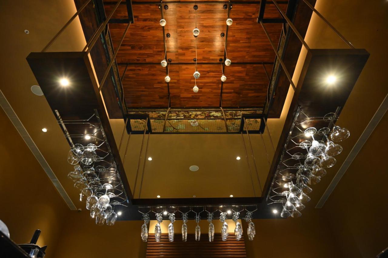 Hotel Manjeera Sarovar Premiere Rājahmundry Exterior foto