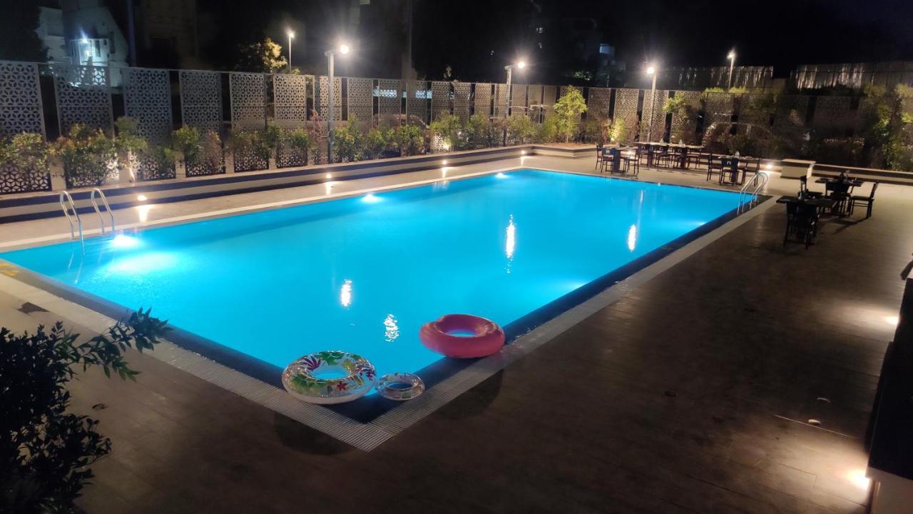 Hotel Manjeera Sarovar Premiere Rājahmundry Exterior foto